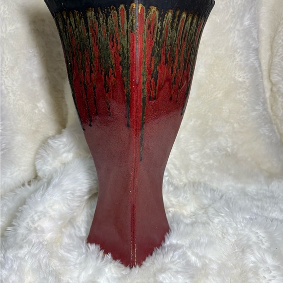 Bombay Red and Black Ceramic Vase - Picture 9 of 9